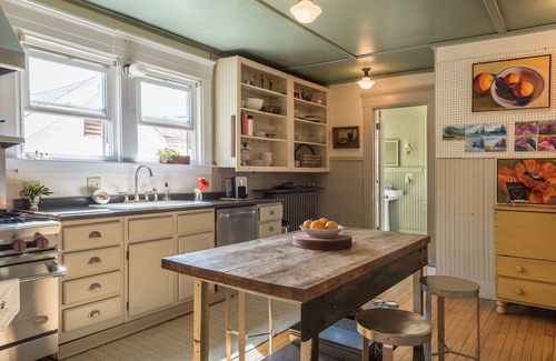 Portland Apartamento | Historic Munjoy Hill Retreat-Rooftop Water Views!