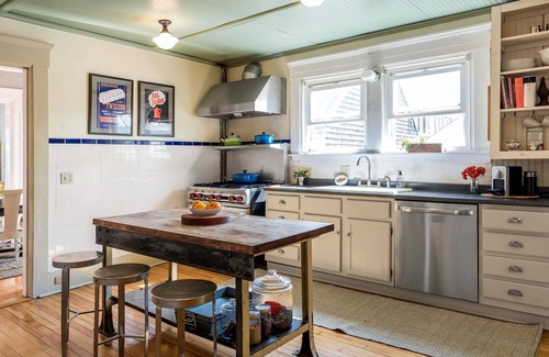 Portland Apartamento | Historic Munjoy Hill Retreat-Rooftop Water Views!