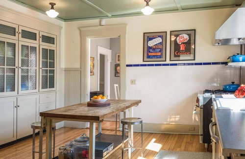 Portland Apartamento | Historic Munjoy Hill Retreat-Rooftop Water Views!