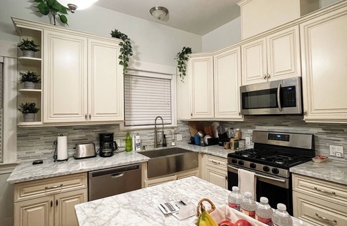 Downtown Riverside Casa | Historic Off-Campus Housing in Downtown Riverside 市中心历史悠久的宿舍