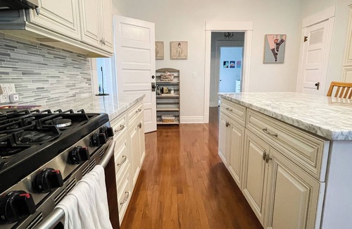 Downtown Riverside Casa | Historic Off-Campus Housing in Downtown Riverside 市中心历史悠久的宿舍
