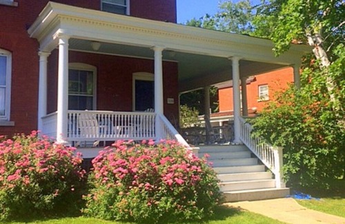Portland Casa | Historic Officer's Quarters House on Great Diamond Island Near Beaches