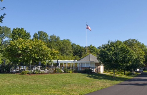 Portland Casa | Historic Officer's Quarters House on Great Diamond Island Near Beaches
