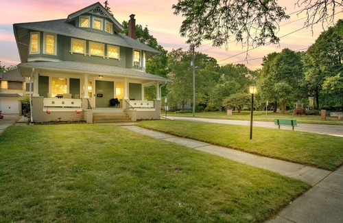 Downtown Toledo Casa | Historic Old West End Entire Home - 4 Bedrooms next to Arboretum