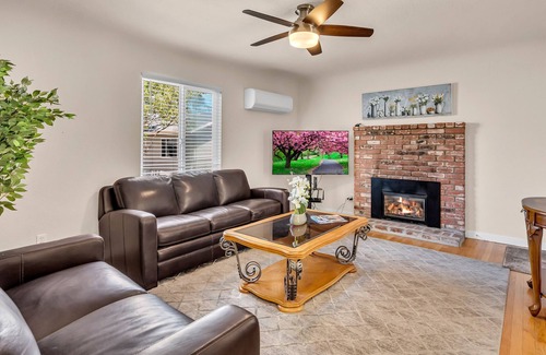 Folsom Cabaña | Historic Oldtown Folsom! Charming, updated cottage near Sutter Street