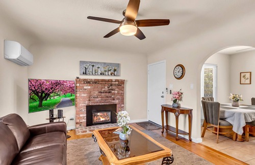 Folsom Cabaña | Historic Oldtown Folsom! Charming, updated cottage near Sutter Street