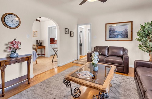 Folsom Cabaña | Historic Oldtown Folsom! Charming, updated cottage near Sutter Street