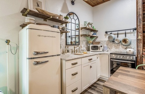 South Pensacola Casa | Historic P'cola Bungalow! King Bed. Free Parking