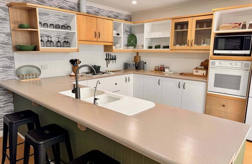 Port Adelaide Casa | Courtyard Home In Historic Pt Adelaide Near Beach