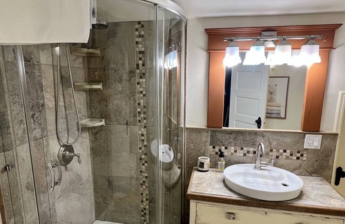 Historic Uptown Villa | 🌟Historic Rawls Compound🌟