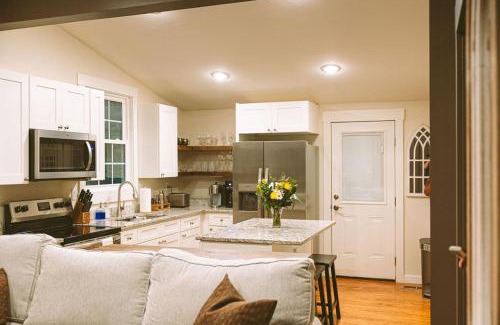 Knoxville Casa | Historic Renovated 2BD - Overlooking Downtown