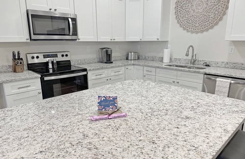 Loudon Casa | Historic Renovated 4-BD Townhome - Scenic Side