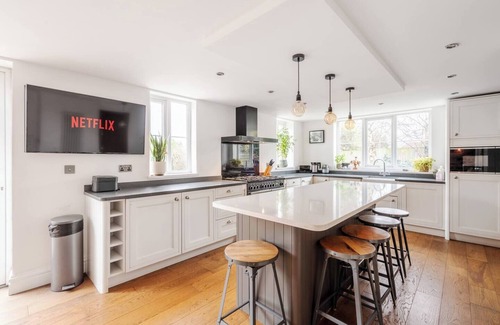 Kirkby Otro | Historic Retreat with Large Garden | Free Parking