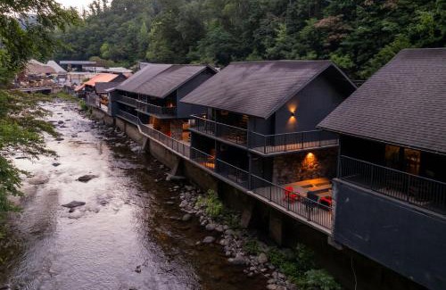 Gatlinburg Hotel | Historic Rocky Waters Inn, A Small Luxury Hotel