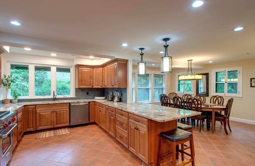 Moravia Casa | Historic Samuel Hopkins Adams 6bd/4 bath- Level lakefront Home sleeps 14!
