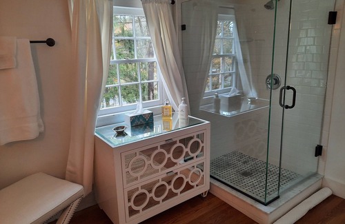 Ivoryton Casa | Historic Sanctuary on the Pond