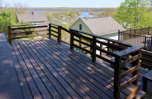 Saugerties South Casa | Historic Saugerties Home with Deck River Views!