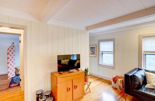 Saugerties South Casa | Historic Saugerties Home with Deck River Views!