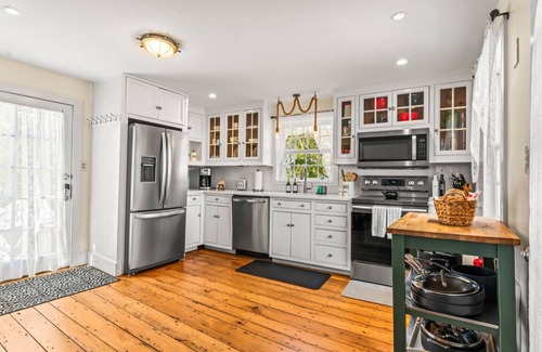 Mystic Casa | Historic Downtown Mystic Captain's House, 3BR/2BA Water Views
