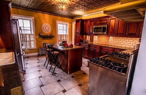 Seneca Falls Casa | Historic Seneca Falls Suite with Spa & Gardens