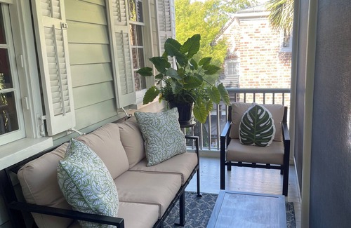 South of Broad Casa | Historic "South of Broad" home with off street parking