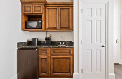 Faubourg Lafayette Casa | Historic Streetcar Inn