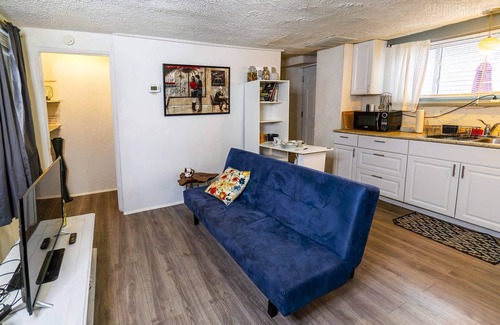 Bloomfield Apartamento | Historic Studio - Nestled in Little Italy