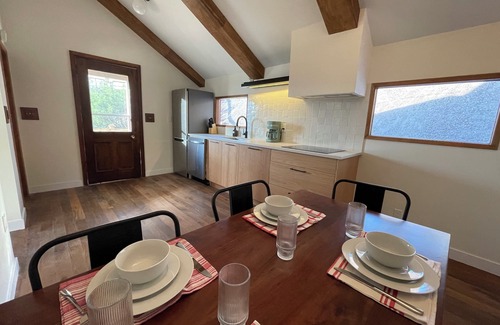Golden Chalet De Esquí | Historic Swiss-Style Chalet | Prime Location