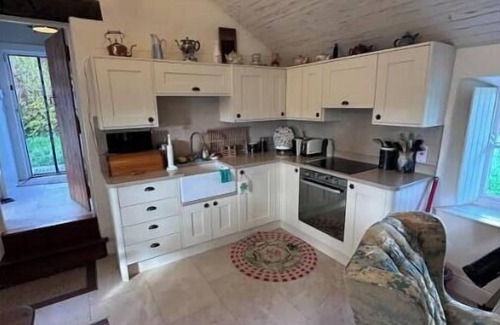 Tullaroan Cabaña | Historic Thatched Cottage Getaway in Kilkenny