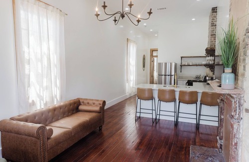 Faubourg Delassize Casa | historic uptown shotgun off st Charles ave