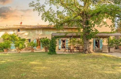 San Casciano in Val di Pesa Villa | Historic Villa-Farm with Vineyards & Olives Trees