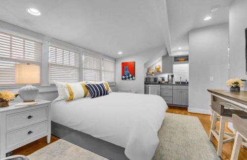 Richland Casa | Historic West End Guest Studio Suite by SkyRun Nashville