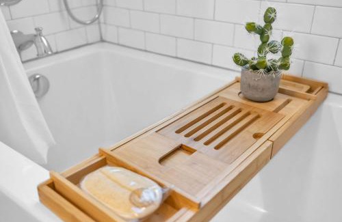 Richland Casa | Historic West End Guest Studio Suite by SkyRun Nashville