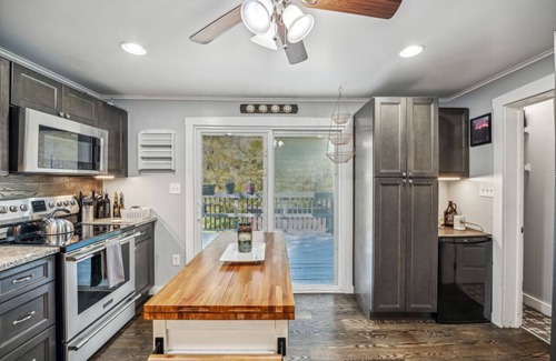 Berkeley Springs Casa | Historic William Smith House - Pets | Grill | Creekside | Wifi | Deck | Fire Pit