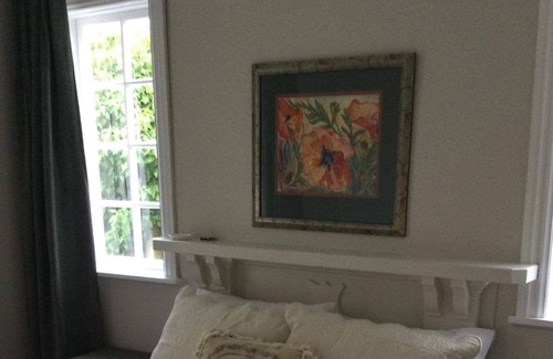 Greytown Cabaña | Historical 1870's Briar Rose Cottage