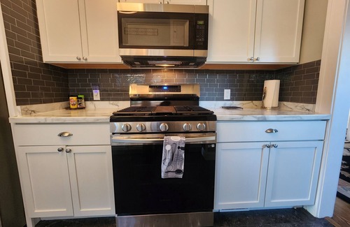 Lorain Casa | Historical 6 bed home, game room, short walk to beach & harbor lighthouse views.