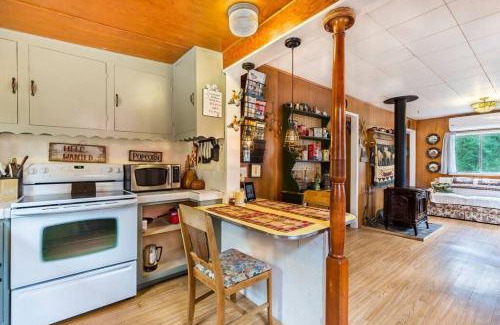 Julian Casa | Historical Cabin in Julian Pet's okay!