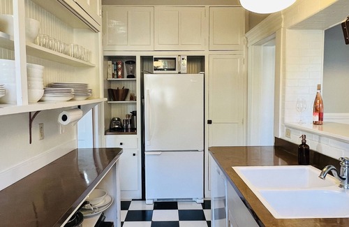 Cloverdale Casa | Historical Cozy Home Walking Distance to Downtown!