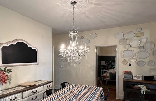 Lee's Summit Otro | Historical farmhouse close to shopping and dining.