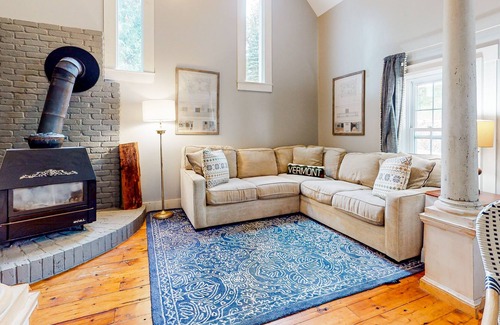 West Hartford Casa | Historical home overlooking the river, walk to the village & covered bridge
