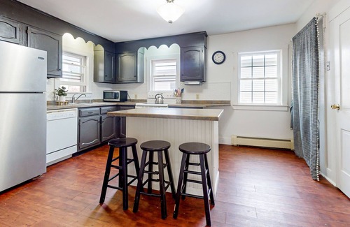 West Hartford Casa | Historical home overlooking the river, walk to the village & covered bridge