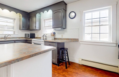 West Hartford Casa | Historical home overlooking the river, walk to the village & covered bridge