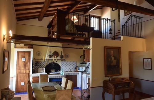 Canino Apartamento | casa histórica con terraza panorámica con vistas a la Maremma