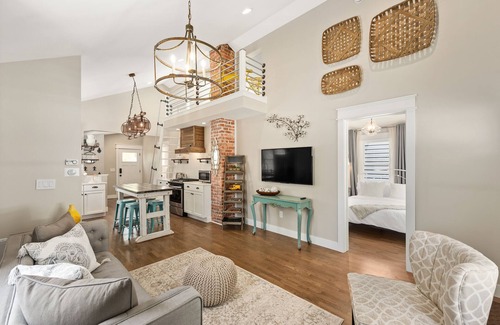 Louisville Casa | Historical Joey House, Sleeps 6 Walk to Restaurants