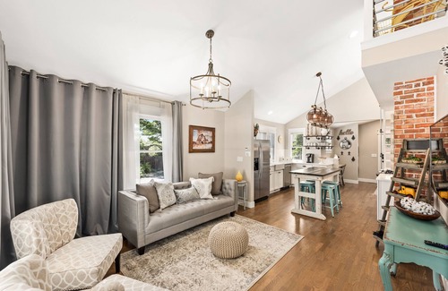 Louisville Casa | Historical Joey House, Sleeps 6 Walk to Restaurants
