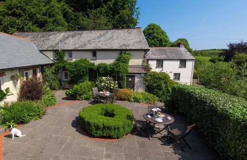 Berrynarbor Casa | Historical large barn for large family gatherings nestled in North Devon