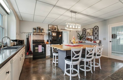 Bloomer Otro | Historical Luxury Country Farmhouse