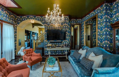 Denison Villa | Historical Mansion Beside 174 Acre Disc Golf Park