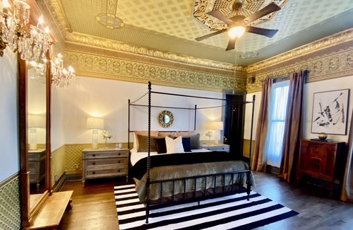 Denison Villa | Historical Mansion Beside 174 Acre Disc Golf Park
