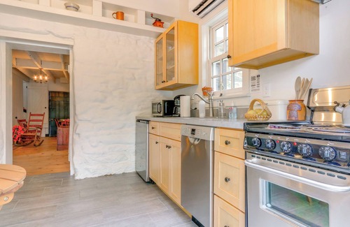 Thurmont Casa | Historical Thurmont Escape w/ Furnished Deck!